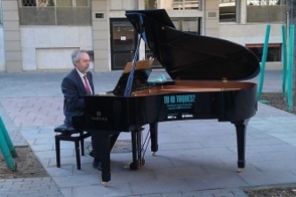 Un piano de cua a la Rambla
