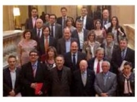 Organitzacions comercials i sindicats entrguesn un manifest a la president del Parlament