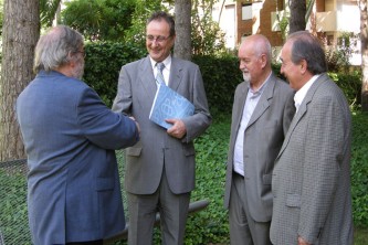 El catedrático Josep Francesc Valls recibe el premio Fundació 2009 