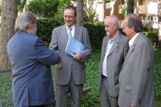 El catedràtic Josep Francesc Valls rep el premi Fundació 2009
