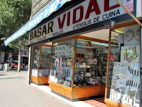 Sant Antoni acull el concurs d'aparadors de l'AJAC