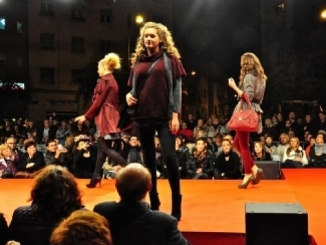 Entra i veuràs el vídeo de la 1ª passarel·la BCN Moda al Carrer Eix Maragall