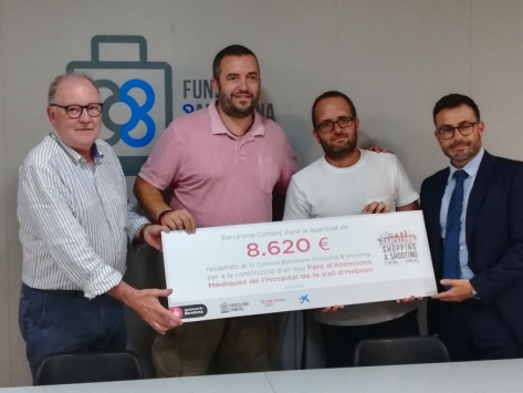 Lliurament del xec solidari BcnShopping&Shooting a la Vall d'Hebron